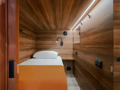 Розетки в стене капсулы Комфорт — GettSleep Терминал B Шереметьево