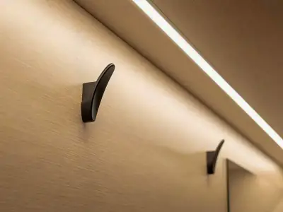 Крючок для одежды и LED-подсветка в капсуле — GettSleep Терминал B вылет