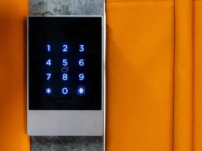 Цифровой замок с LED-индикацией на капсуле — GettSleep Терминал B вылет